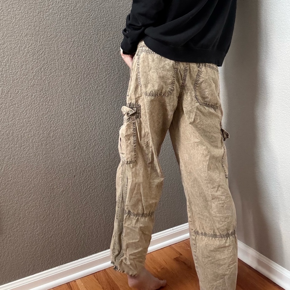 Urban Outfitters Khaki Cargo Pants Women’s 2 - Picture 4 of 4